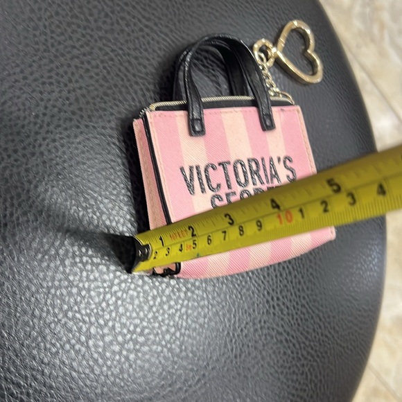 Victoria’s Secret - Picture 10 of 10